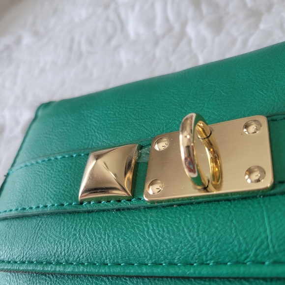 Kelly Green and Gold Hardware Wallet NWOT Faux Leather - Picture 2 of 10